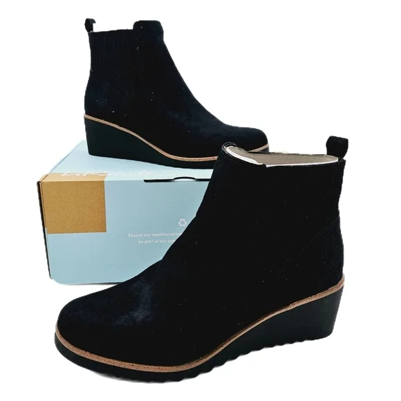 Lifestride Women's Black Microsuede Zenith Chelsea Wedge Ankle Booties Size 9 - Picture 1 of 12